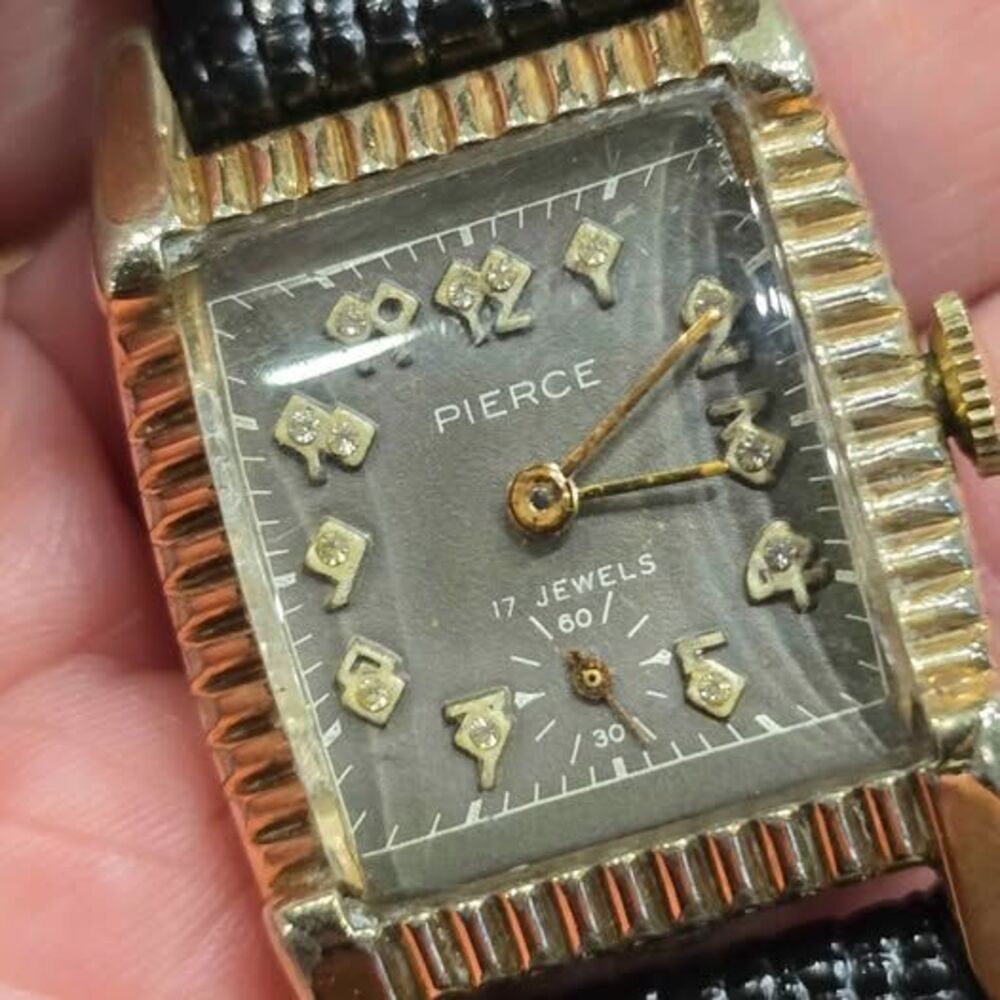 Womens Vintage 26mm Pierce 17 Jewel Watch